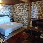 Xenonas Epavlis Hotel *