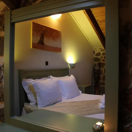 Xenonas Epavlis * Synikia Mesi Trikalon