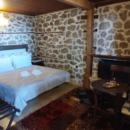 Xenonas Epavlis 호텔 *