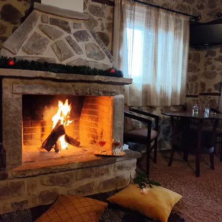 Xenonas Epavlis 호텔 *